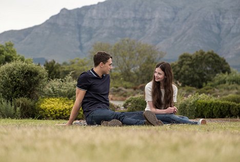 Calam Lynch, Mackenzie Foy - A fekete szépség - Filmfotók