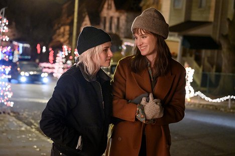 Kristen Stewart, Mackenzie Davis - Happiest Season - Kuvat elokuvasta
