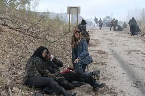 Mo Collins - Fear the Walking Dead - Bury Her Next to Jasper's Leg - Photos