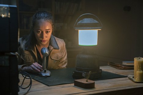 Alycia Debnam-Carey - Živí mrtví: Počátek konce - Poškození zevnitř - Z filmu