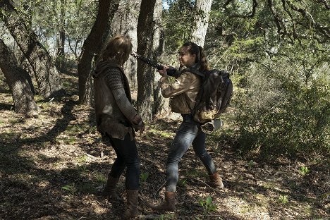 Alycia Debnam-Carey - Fear the Walking Dead - Damage from the Inside - Photos