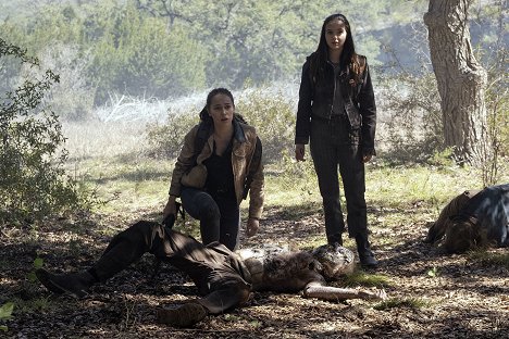 Alycia Debnam-Carey, Alexa Nisenson - Fear the Walking Dead - Damage from the Inside - De filmes