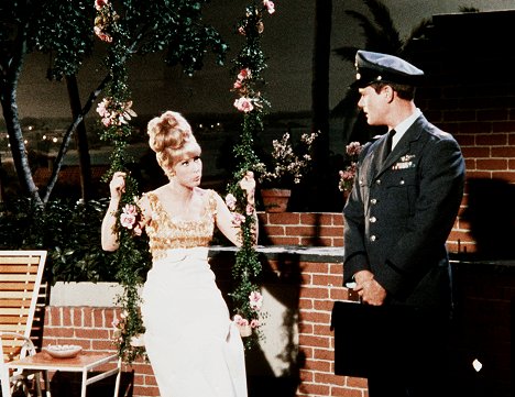 Barbara Eden, Larry Hagman - Bezaubernde Jeannie - Lieben auf einen Streich - Filmfotos