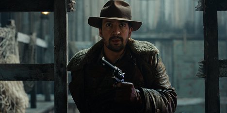 Lin-Manuel Miranda - Az Úr sötét anyagai - Theft - Filmfotók