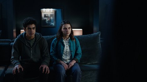 Amir Wilson, Dafne Keen - Mroczne materie - Theft - Z filmu