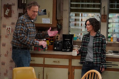 John Goodman, Sara Gilbert - Die Conners - Protest, Drug Test and One Leaves the Nest - Filmfotos