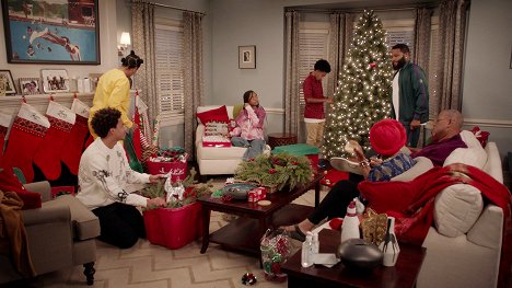 Marcus Scribner, Marsai Martin, Miles Brown, Anthony Anderson, Laurence Fishburne - Black-ish - Compton Around the Christmas Tree - Do filme