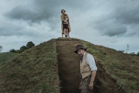Carey Mulligan, Archie Barnes, Ralph Fiennes - La excavación - De la película