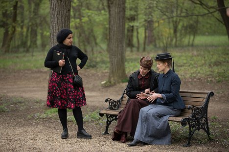 Marjane Satrapi, Rosamund Pike - Radioactive - Tournage