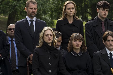 James Badge Dale, Marin Ireland, Sasha Frolova - The Empty Man - De la película