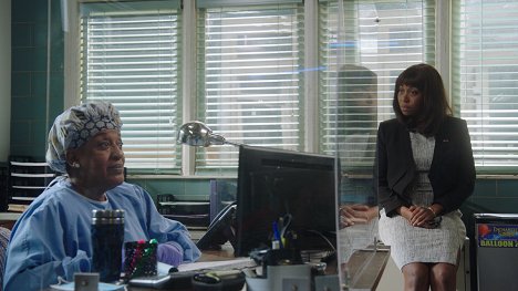 CCH Pounder, Amanda Warren - NCIS: New Orleans - We All Fall… - Film