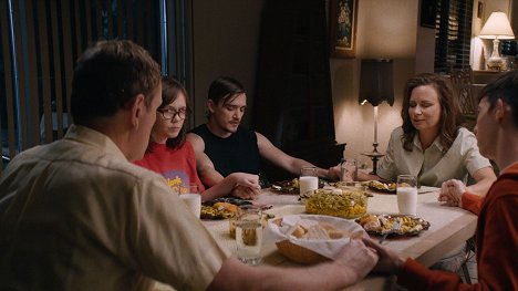 Emily Skeggs, Kyle Gallner, Mary Lynn Rajskub - Dinner in America - Van film
