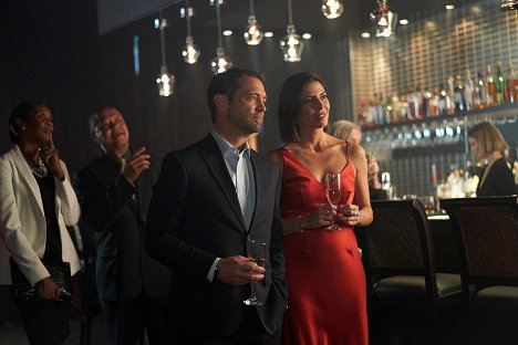 Jason Priestley, Cindy Sampson - Private Eyes - Smoke Gets in Your Eyes - Photos