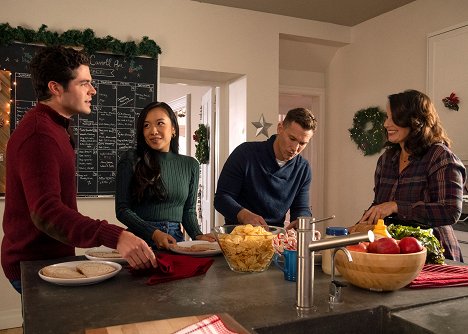 Ben Lewis, Ellen Wong, Chad Connell, Fran Drescher - The Christmas Setup - Do filme