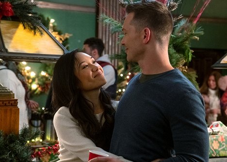 Ellen Wong, Chad Connell - The Christmas Setup - Film