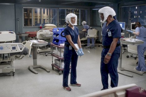 Kim Raver, James Pickens Jr. - Grey's Anatomy - No Time for Despair - Photos