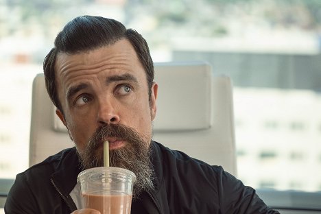 Peter Dinklage - I Care a Lot - Photos