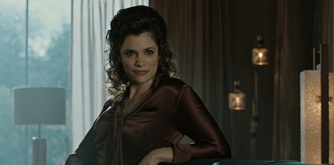 Emma Paetz - Pennyworth - The Belt and Welt - De la película