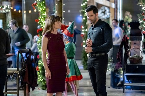 Nikki DeLoach, Benjamin Ayres - Cranberry Christmas - Photos