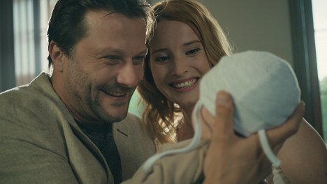 Marek Geišberg, Katarína Šafaříková - Hniezdo - De la película