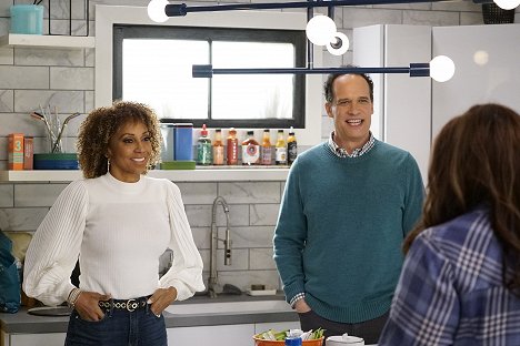 Holly Robinson Peete, Diedrich Bader - American Housewife - Mother's Little Helper - Photos