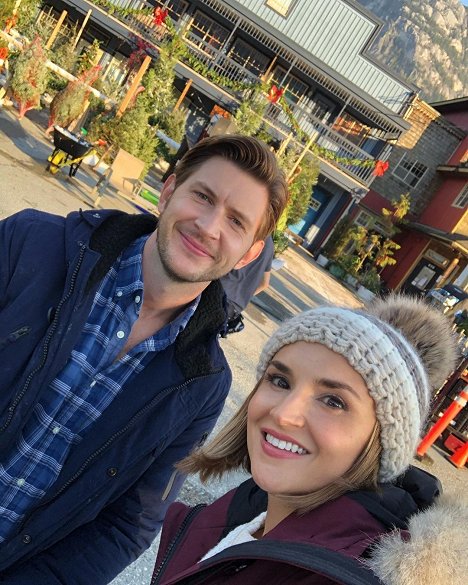 Greyston Holt, Rachael Leigh Cook - Cross Country Christmas - Making of
