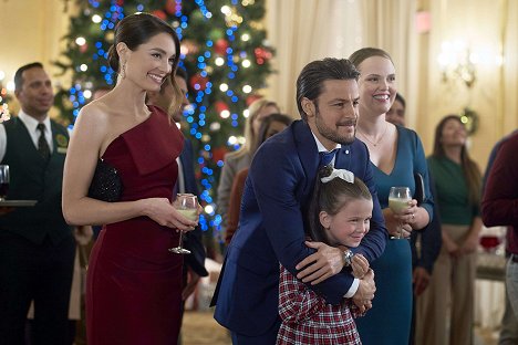 Mallory Jansen, Tyler Hynes, Zoe Fish, Clare Filipow - On the 12th Date of Christmas - De la película