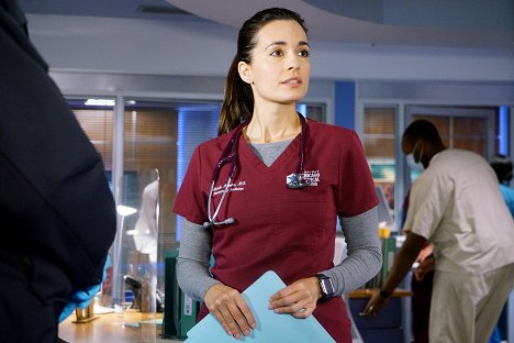 Torrey DeVitto - Chicago Med - Najciemniej pod latarnią - Z filmu