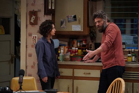 Sara Gilbert, Jay R. Ferguson - The Conners - Promotions, Podcasts and Magic Tea - Z filmu