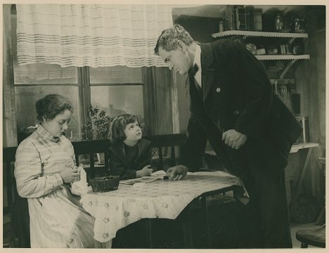 Hilda Borgström, Åke West, Mathias Taube - Flickan från Paradiset - Filmfotos
