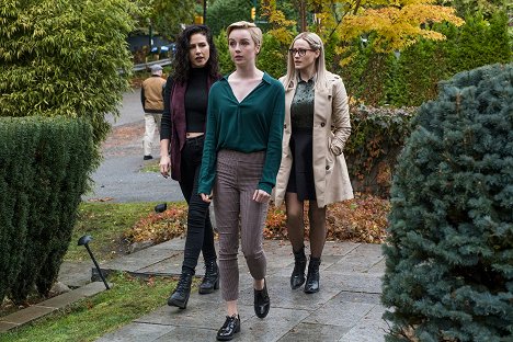 Jade Tailor, Kacey Rohl, Olivia Dudley - The Magicians - Be the Hyman - De la película