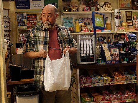 Paul Sun-Hyung Lee - Kim's Convenience - Couch Surfing - Filmfotos