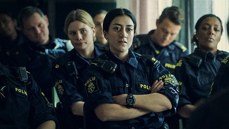 Amanda Jansson, Gizem Erdogan, Anna Sise - Tunna blå linjen - Episode 1 - Filmfotók