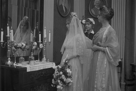 Mary Johnson, Gertie Löweström, Lilly Cronwin - Revelj - Kuvat elokuvasta