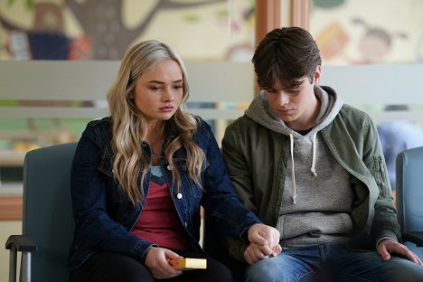 Natalie Alyn Lind - Big Sky - The Wolves Are Always out for Blood - Do filme
