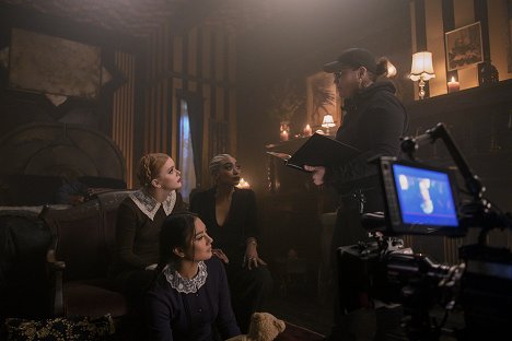 Abigail Cowen, Adeline Rudolph, Tati Gabrielle, Catriona McKenzie - Chilling Adventures of Sabrina - Chapter Thirty-Four: The Returned - Making of
