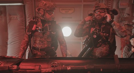 Max Thieriot, A. J. Buckley - SEAL Team - Horror Has a Face - De la película