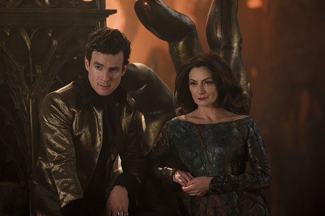 Luke Cook, Michelle Gomez - Chilling Adventures of Sabrina - Chapter Thirty: The Uninvited - Photos