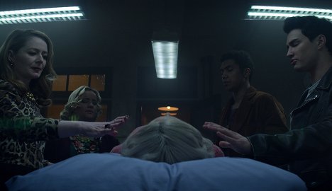 Miranda Otto, Lucy Davis, Chance Perdomo, Gavin Leatherwood - Chilling Adventures of Sabrina - Chapter Thirty-Six: At the Mountains of Madness - Photos