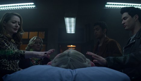 Miranda Otto, Lucy Davis, Chance Perdomo, Gavin Leatherwood - Chilling Adventures of Sabrina - Kapitel sechsunddreißig: Berge des Wahnsinns - Filmfotos