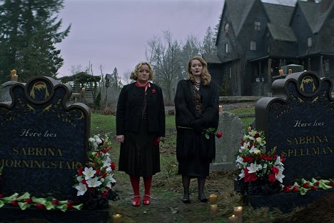 Lucy Davis, Miranda Otto - Chilling Adventures of Sabrina - Chapter Thirty-Six: At the Mountains of Madness - Photos