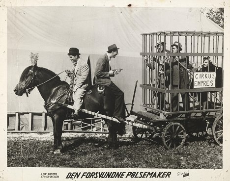 Ernst Diesen, Leif Juster, Leif Enger, Tryggve Larssen, Lisi Carén - Den forsvundne pølsemaker - Vitrinfotók