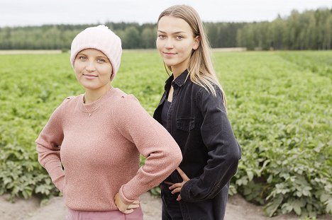 Lina Muhonen, Lilja Kervinen - Kevyttä yläpilveä - Werbefoto