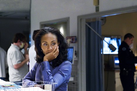 Jada Pinkett Smith - Hawthorne - Picture Perfect - Photos