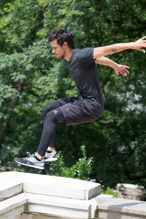 Taylor Lautner - Tracers - Photos