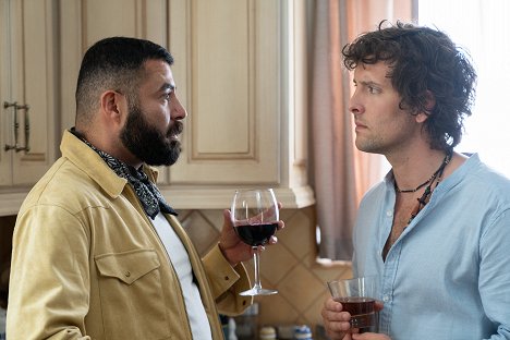 Mike Rose, Jack Donnelly - Friendsgiving - De la película