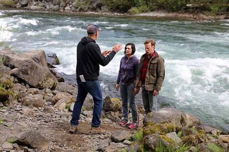 Jules Willcox, Marc Menchaca - Alone - Tournage