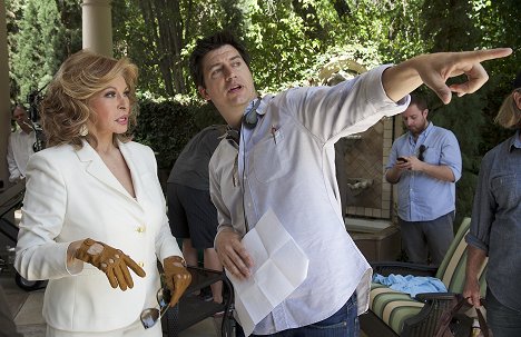 Raquel Welch, Ken Marino - How to Be a Latin Lover - Making of