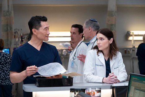 Daniel Dae Kim, Janet Montgomery - New Amsterdam - A Matter of Seconds - Photos