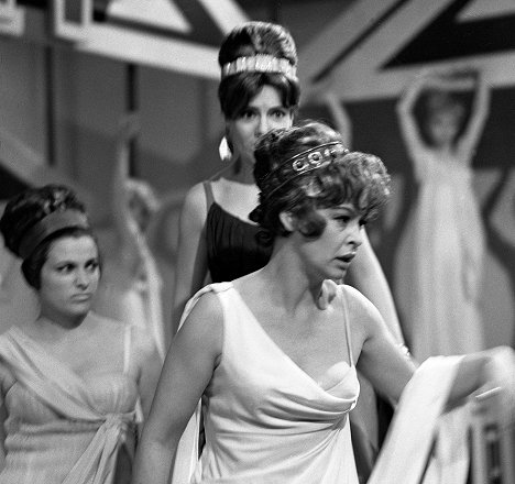 Milena Dvorská, Vlasta Chramostová, Irena Kačírková - Lysistrata - De filmes